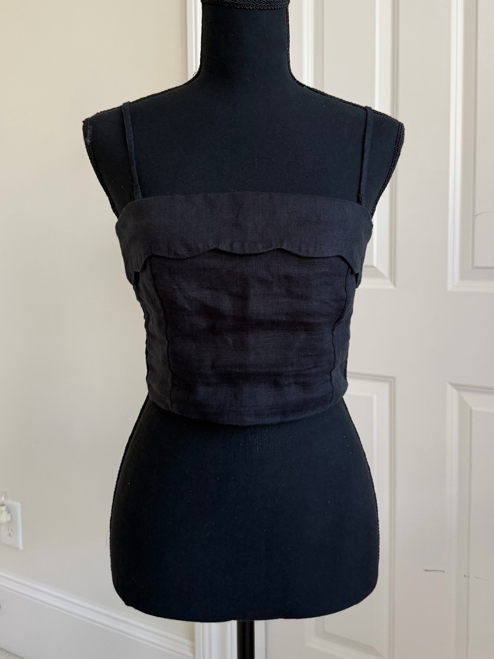 Abercrombie & Fitch Premium Linen Strapless
Scallop Top, Black, XS